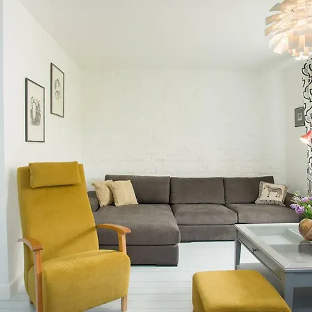Designer 2-room Apt Quiet Centre