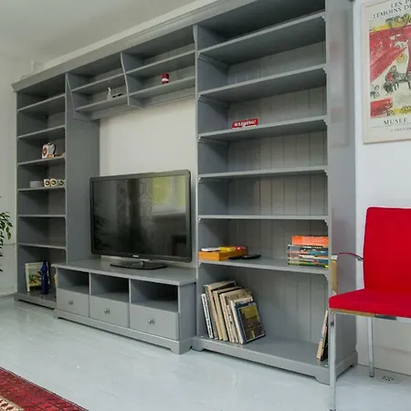 Designer 2-room Apt Quiet Centre Apartman *